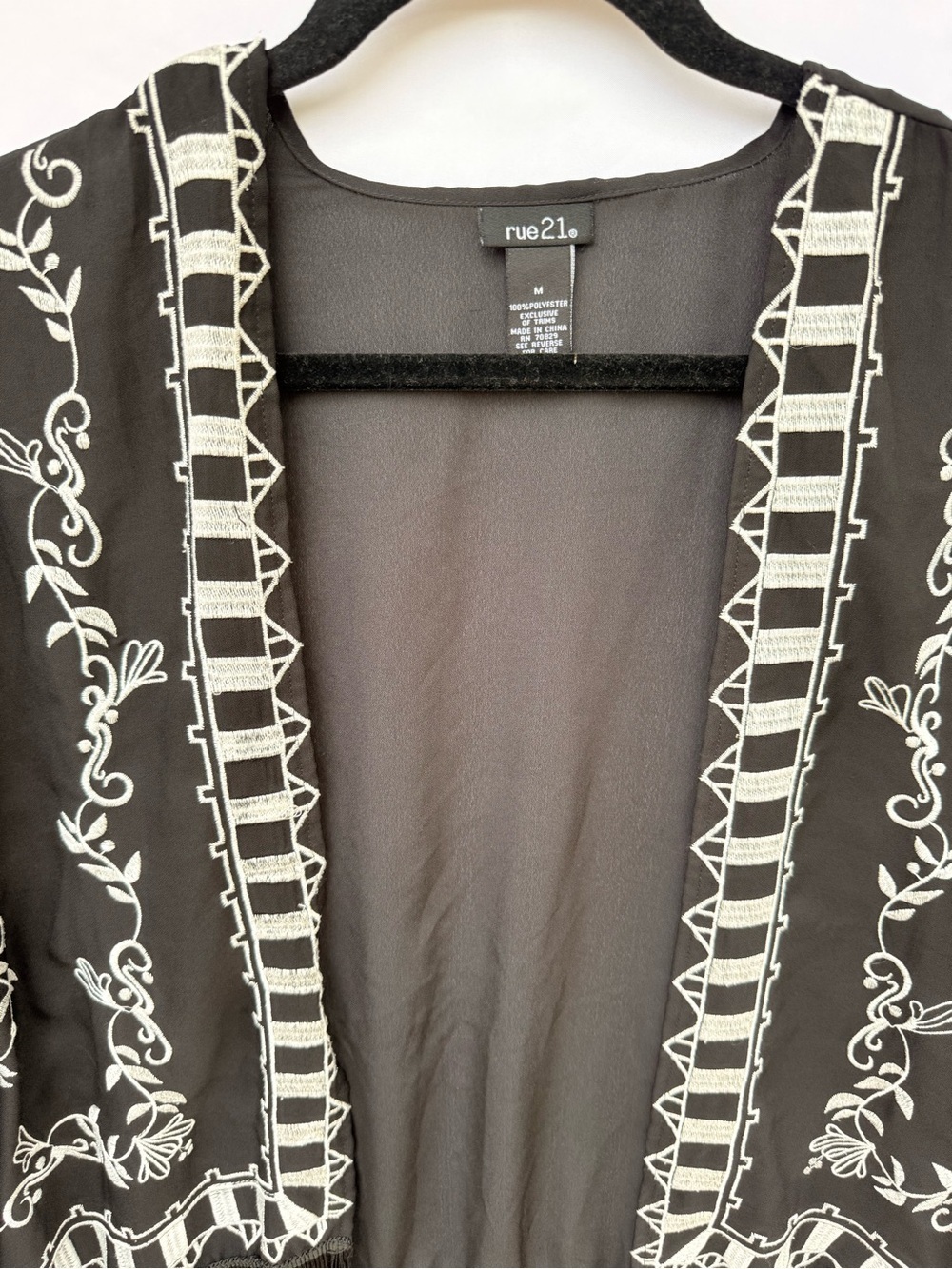 Rue21 Black Boho Embroidered Kimono Fringe Open Front Festival Size M - Picture 4 of 4